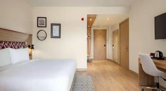 Двухместный номер Standard с балконом Отель Ramada Encore by Wyndham Zomin