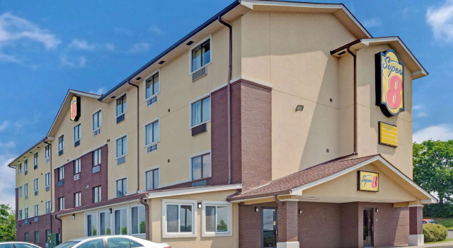 Super 8 by Wyndham Nashville/ Dntn/ Opryland Area