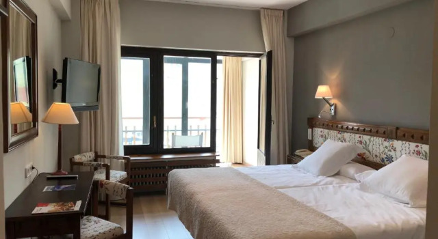 Трёхместный номер Standard с видом на горы Hotel Edelweiss Candanchú
