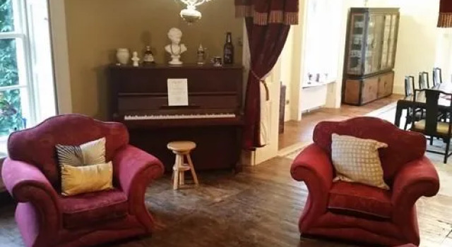 Red Lodge House, Забронировать Отель «постель и завтрак» Отели Англии с завтраком, Завтраки