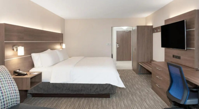 Двухместный номер Standard Holiday Inn Express & Suites Downtown Ottawa East by IHG