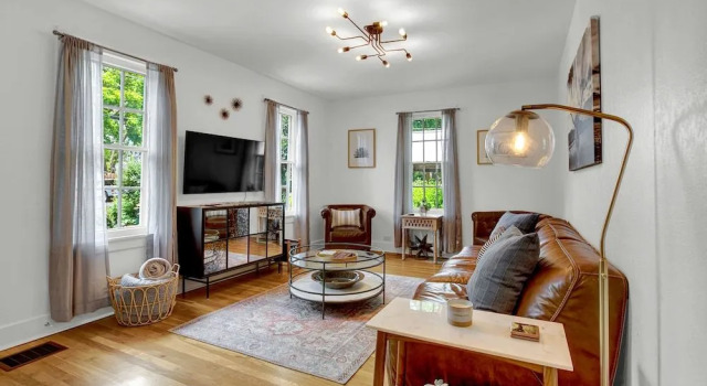 Historic Home! - Walk to Downtown Fredericksburg!, Забронировать Отель Отели Фредериксберг 3 звезды, рядом с Fredericksburg Visitor Information Center, 3*