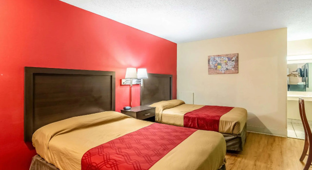 Четырёхместный номер Standard Econo Lodge East Staunton