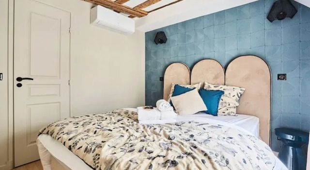 New Flat Terrace Centre de Paris Bourse, Забронировать Отель Париж Иль-де-Франс, рядом с Станция метро Rambuteau