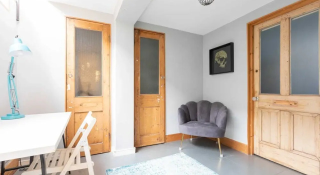 Stylish 2 Bedroom Converted Victorian Storefront