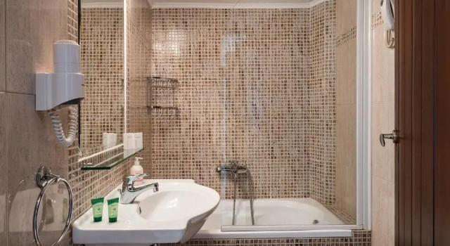 Двухместный номер Standard с балконом и с частичным видом на море Geraniotis Hotel and Resort