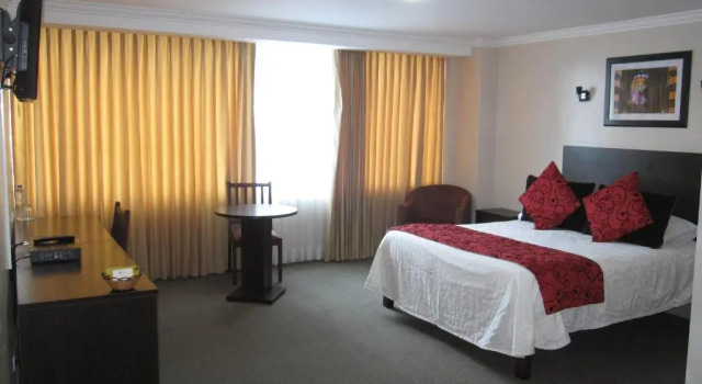 Четырёхместный номер Deluxe с балконом Hotel Novalux