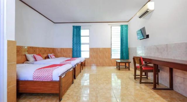 Suite Superior Sartika Hotel Mitra RedDoorz Pati