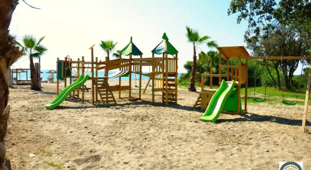 Seaside apartment with beach service, Varaa Huoneisto Santa-Lucia-di-Moriani 