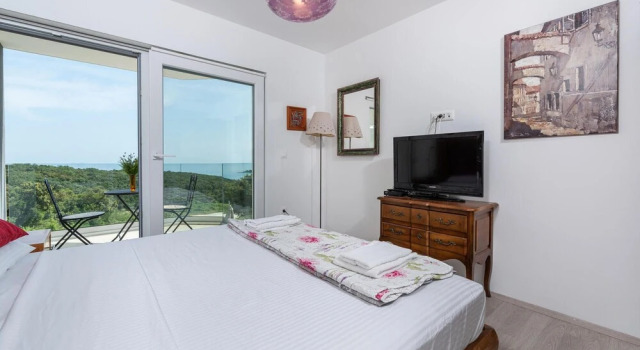 Nice Home in Pavicini With Outdoor Swimming Pool, Wifi and 4 Bedrooms, Prenota Hotel Krnicki Porat Istria