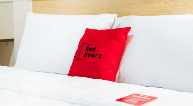 RedDoorz Plus near Osmena Highway 2 - Quarantine Hotel, Забронировать Отель Манила 
