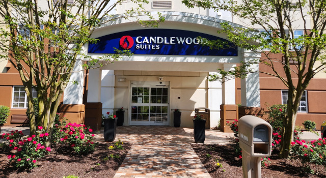 Candlewood Suites Greenville NC by IHG, Забронировать Отель Гринвилл Северная Каролина