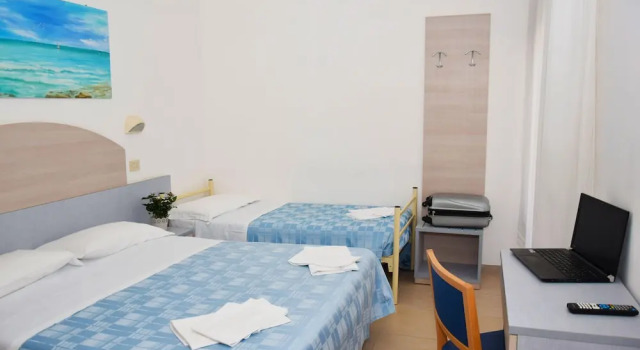 Hotel Petite Fleur, Varaa Hotelli Alba Adriatica Rooma