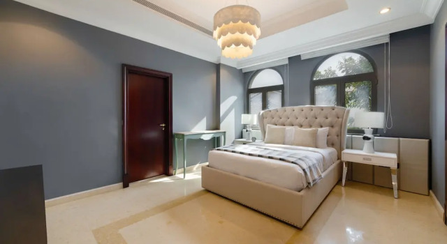 Maison Privee - Private Pool & Beach Access Villa with Cinematic Vws, Забронировать Вилла Коттеджи Дубая, Коттедж