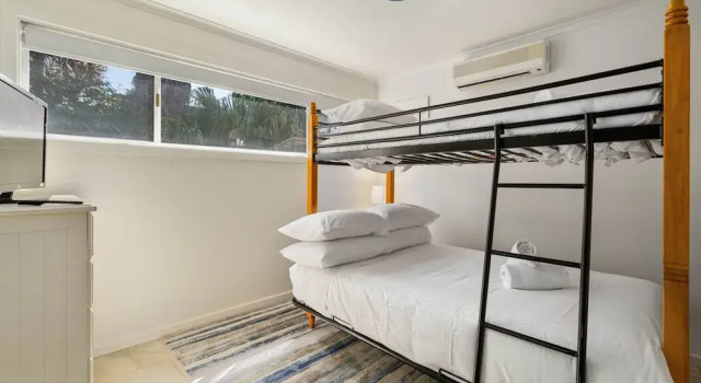Апартаменты Spacious 4-bed Home 5-min From the Beach