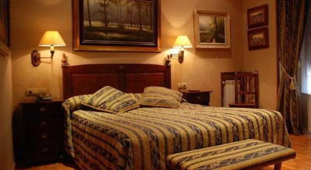 Hostal Gran Duque, Забронировать Отель Отели Мадрида с парковкой, рядом с Театр Монументал, Парковка