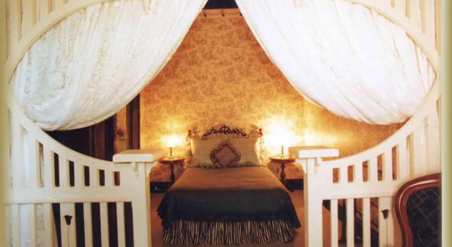 Suite Ormiston House