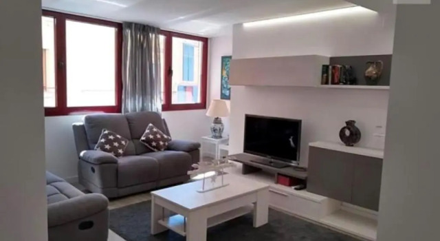 Apartamento totalmente reformado en 1ª linea
