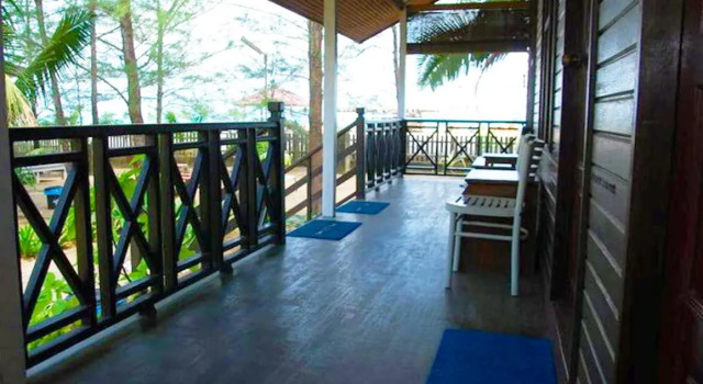 Четырёхместный номер Standard с балконом Anjung Pantai Seberang