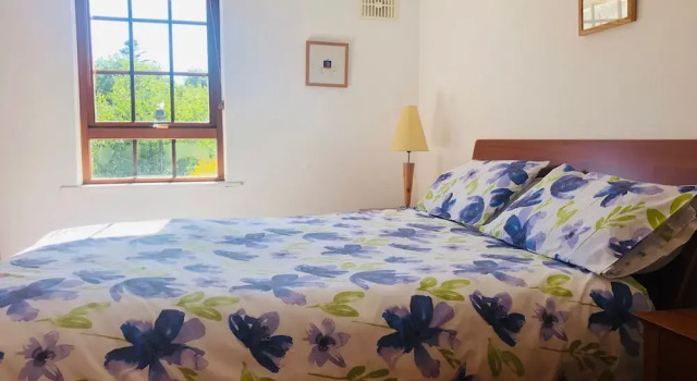 3 Bedroom Sleeping 5 and Only 15 Minute s Walk From Kenmare, Book Vacation Home Hotels in Kerry with Parking, Parking
