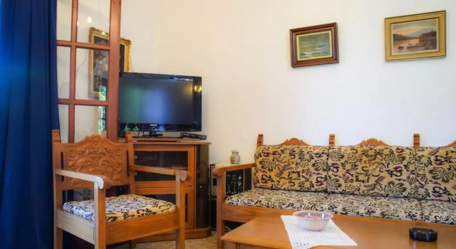 Apartment in a summer house with sea view, Book Apartment Chorefto 
