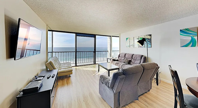 New Listing! Oceanfront Pacific Beach 1 Bedroom Condo