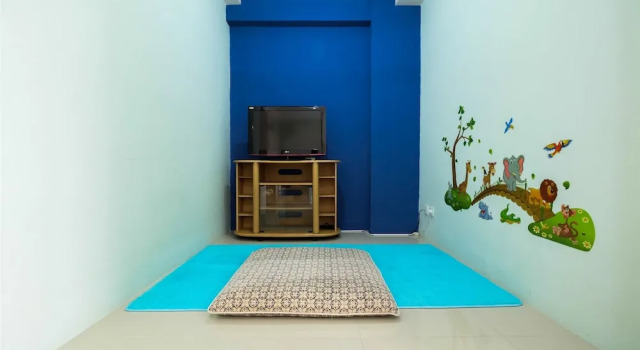 Spacious 1Br the Oak Apartment Near Kelapa Gading, Book Lejlighed Hoteller i Kelapa Gading med pool, Swimmingpool