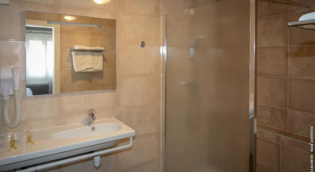 Номер Comfort Logis Hôtel De La Cloche