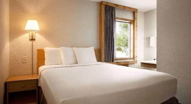 Номер Standard Travelodge by Wyndham Edgemont