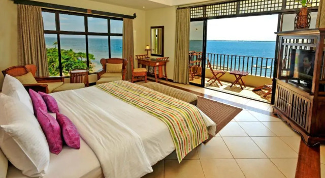 Люкс с 2 комнатами seafront Costabella Tropical Beach Hotel