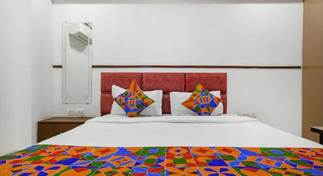 Номер Deluxe FabHotel Elite Residency