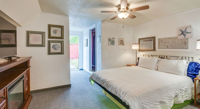 Fort Walton Beach Studio: Shared Pool & Beach Bar!