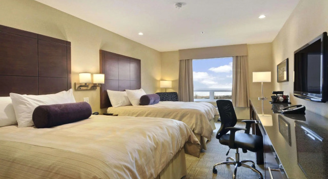 Четырёхместный номер Standard Days Inn by Wyndham Regina Airport West