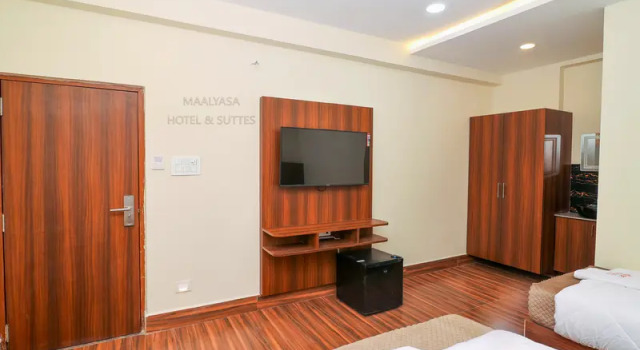 Grand Maalyasa Hotel and Suites, US Consulate Hyderabad 2 Mins walk, Забронировать Отель Гачибоули Хайдарабад