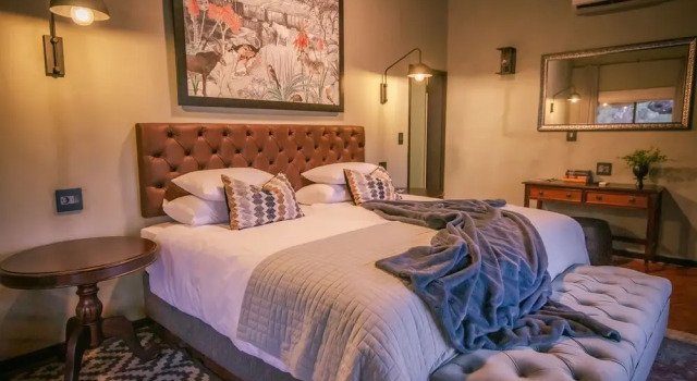 Okapuka Safari Lodge, Buchen Sie Hotel Döbra 