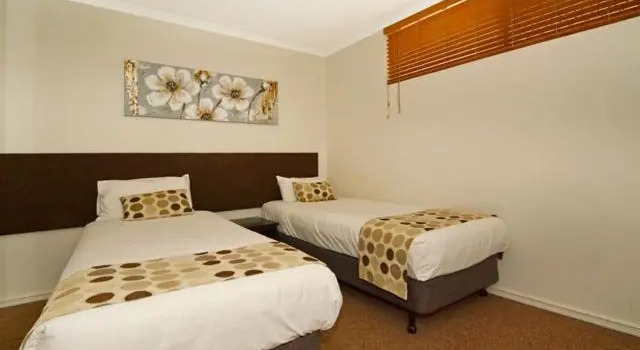 Семейные апартаменты с 2 комнатами Mandurah Motel and Apartments