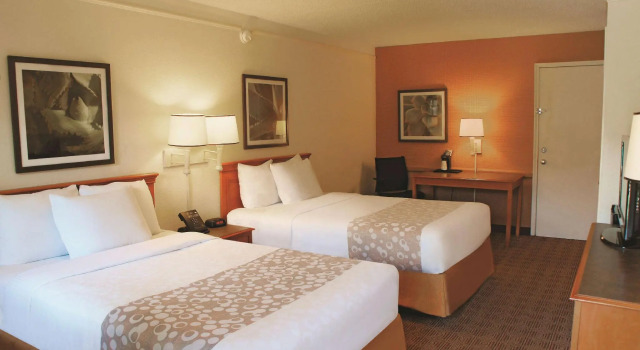 Четырёхместный номер Standard Baymont by Wyndham Houston La Porte