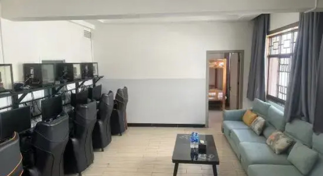 Кровать в общем номере Mile Huibinlou Hotel
