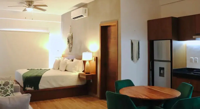 Двухместная студия Luxury с балконом Sunset Kin Beach Apartments
