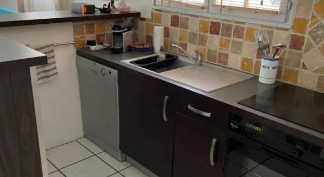Appart. bas de villa de 50m2 avec parking privatif, Забронировать Вилла Коттеджи Ла-Сьота, рядом с Expenature, Коттедж