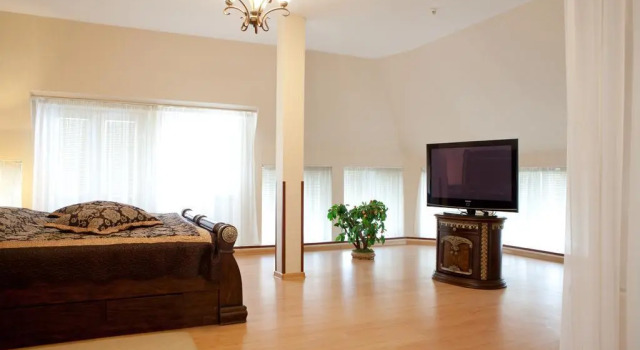 Hotel Complex Verhovina, Buchen Sie Hotel Svyatoshynskyj Kiew