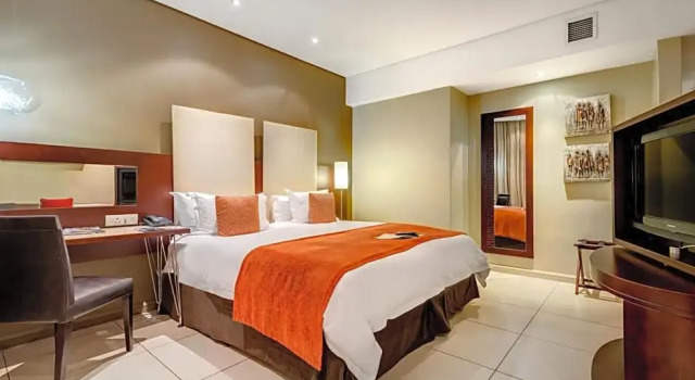 Номер Standard Protea Hotel by Marriott Transit O.R. Tambo Airport