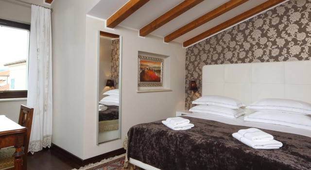 Vela Vrata Hotel