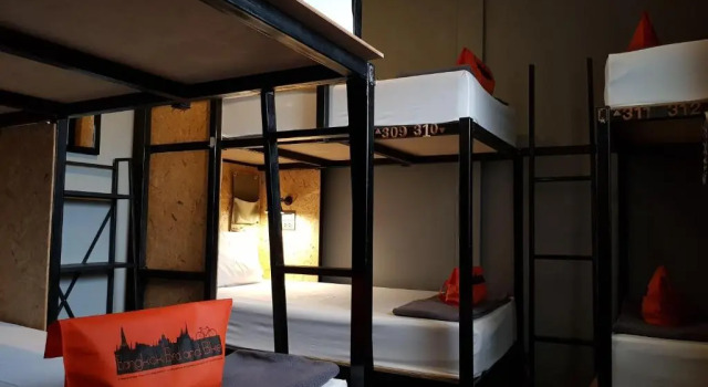 Кровать в общем номере Bangkok Bed and Bike