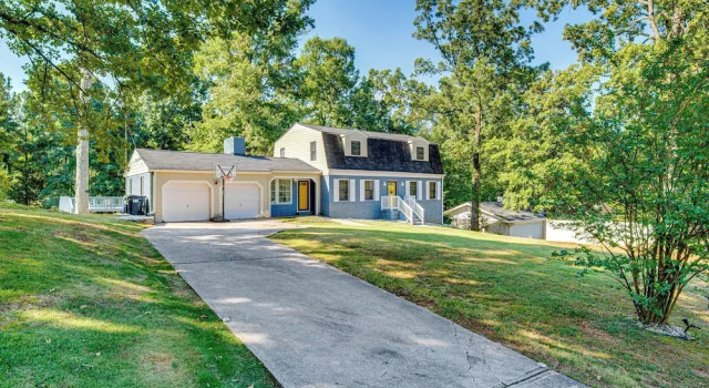 Коттедж Spacious Home w/ Hot Tub, 14 Mi to Downtown Atl!