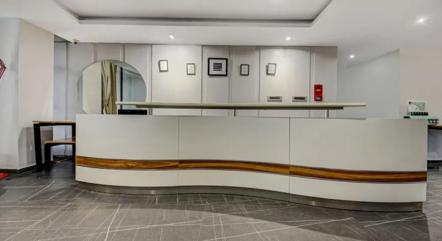 Galexia Hotel by Treebo Hotels, Забронировать Отель Отели штата Карнатаки с парковкой, Парковка