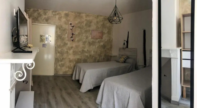 Трёхместный номер Standard Logis Hôtel Restaurant Métropole