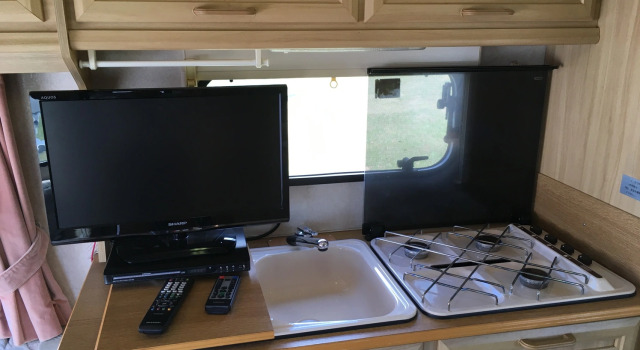 Heart Land Hills in Noto 37 Trailer House Sho