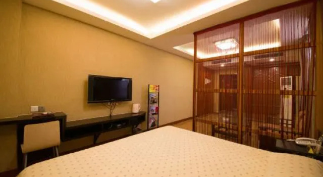 Люкс Deluxe Huabin Huanlian Hotel (Jinan Beiyuan Street)