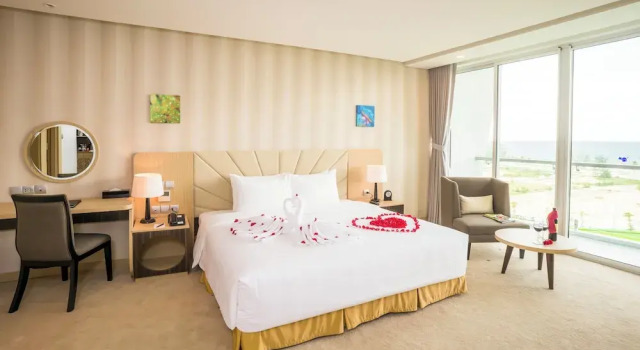 Номер Executive с балконом и с видом на море Muong Thanh Luxury Phu Quoc Hotel